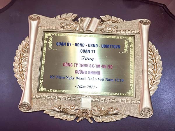 Cường Khanh được khen thưởng tại Kỷ Niệm Ngày Doanh Nhân Việt Nam 13-10