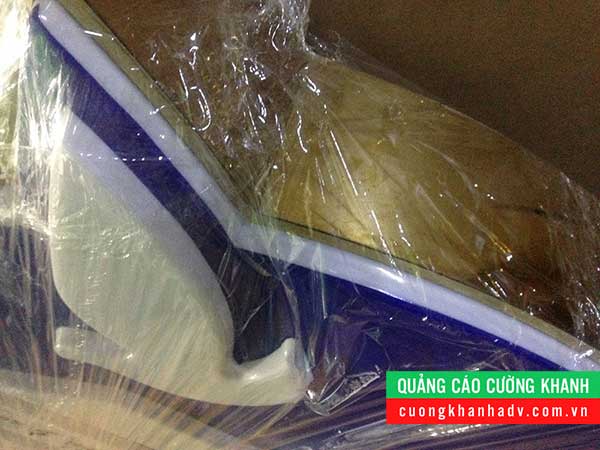 hộp đèn hút nổi