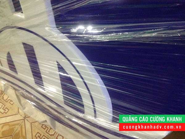 hộp đèn hút nổi