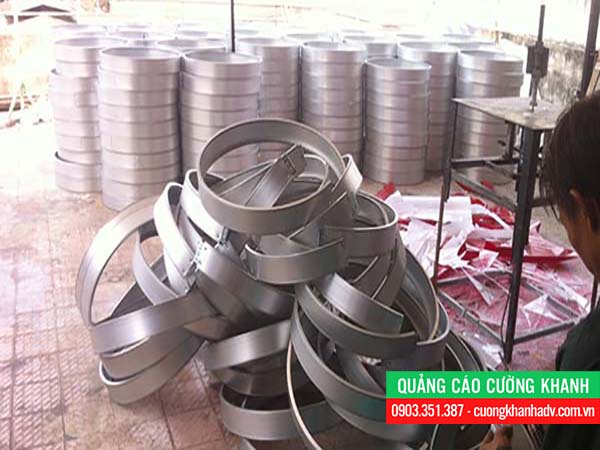 hộp đèn hút nổi