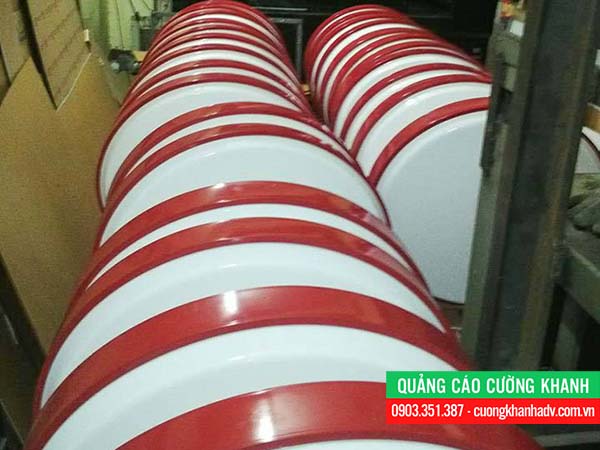 hộp đèn hút nổi