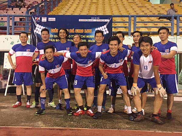 Cường Khanh đại diện trao giải Bóng Đá Hội Quảng Cáo TP.HCM