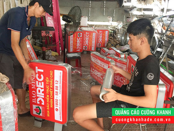 hộp đèn hút nổi