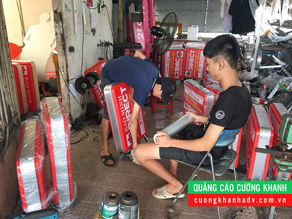 hộp đèn hút nổi