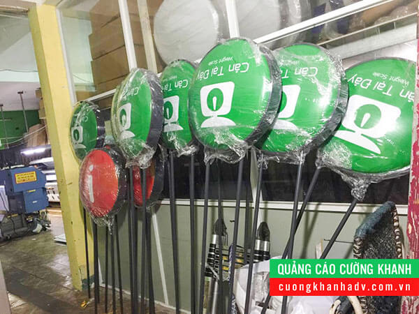 hộp đèn hút nổi