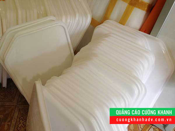 hộp đèn hút nổi