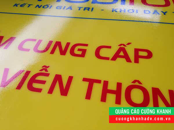 hộp đèn hút nổi