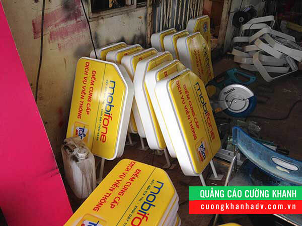 hộp đèn hút nổi