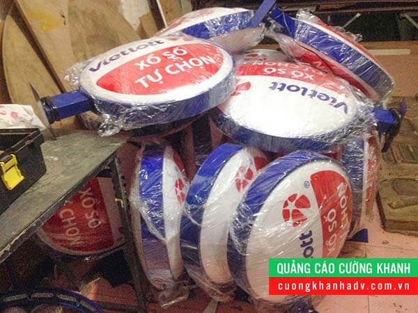 hộp đèn hút nổi