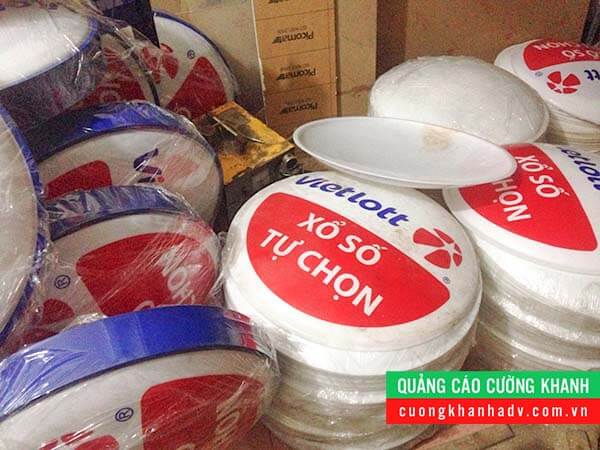 hộp đèn hút nổi