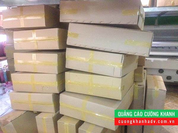 hộp đèn hút nổi