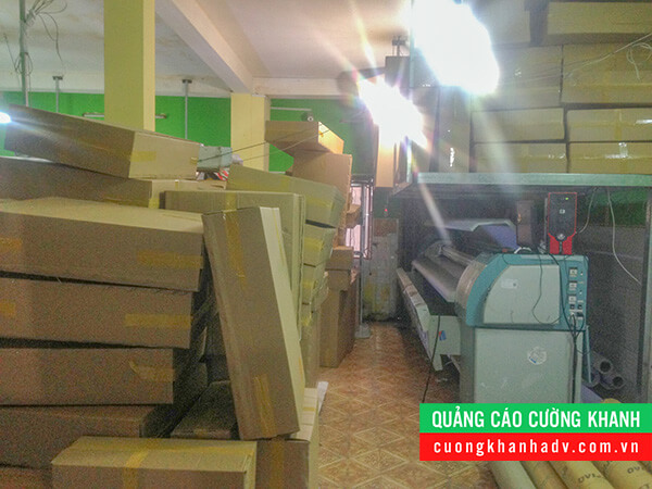 hộp đèn hút nổi