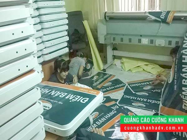 hộp đèn hút nổi