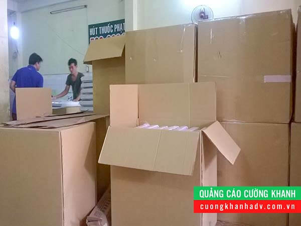 hộp đèn hút nổi