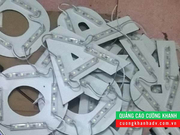 chữ nổi mica