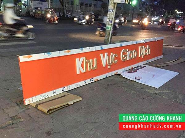 chữ nổi mica