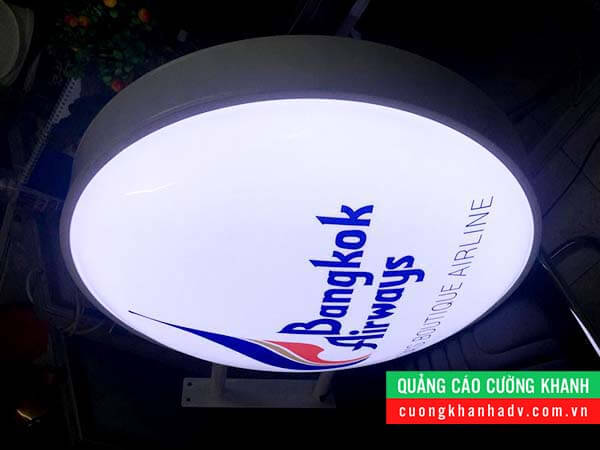 hộp đèn hút nổi