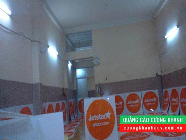 hộp đèn hút nổi