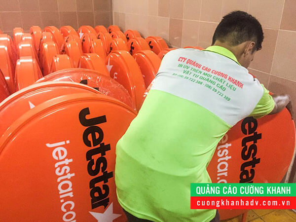 hộp đèn hút nổi