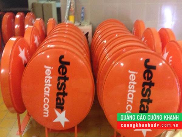 hộp đèn hút nổi