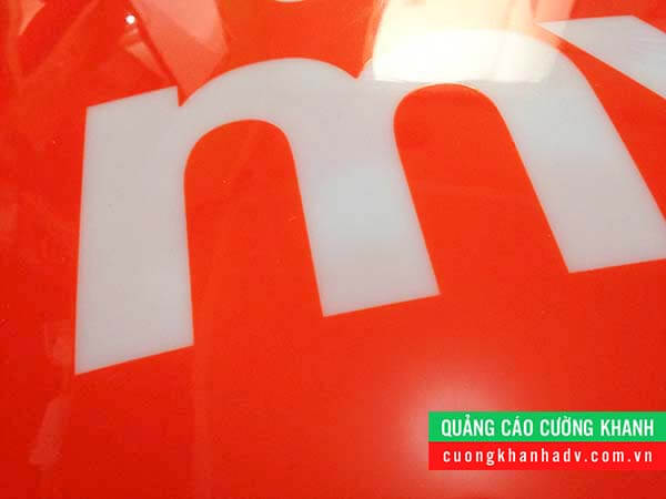 hộp đèn hút nổi