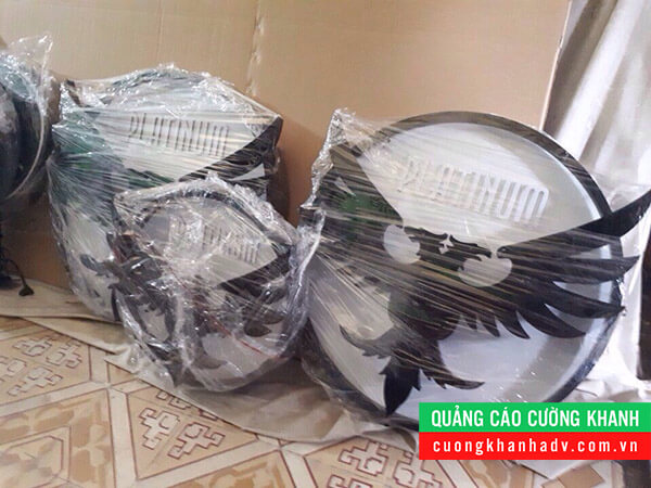 hộp đèn hút nổi