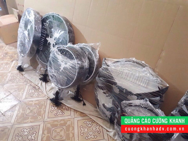 hộp đèn hút nổi