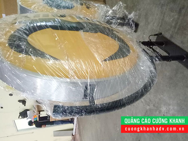 hộp đèn hút nổi