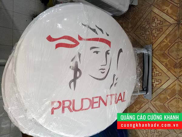 hộp đèn hút nổi