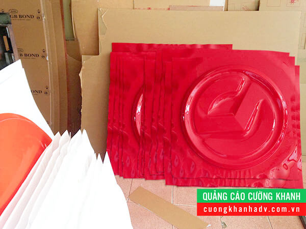 hộp đèn hút nổi