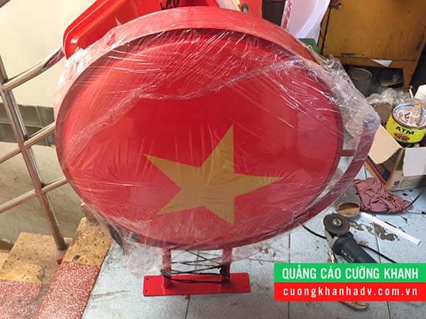 hộp đèn hút nổi