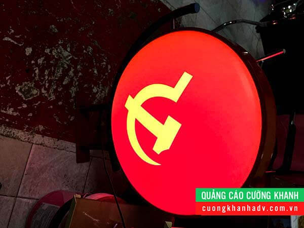 hộp đèn hút nổi