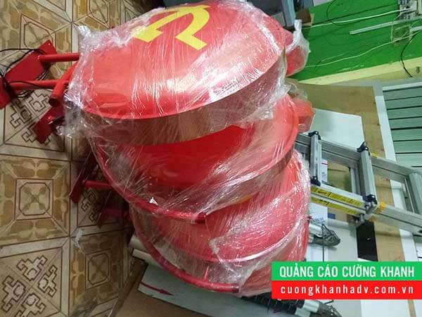 hộp đèn hút nổi