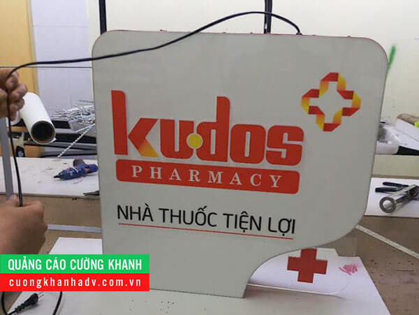 hộp đèn hút nổi