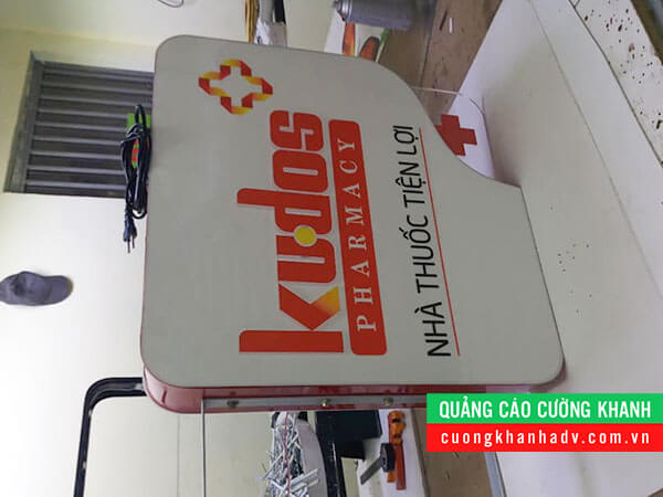 hộp đèn hút nổi