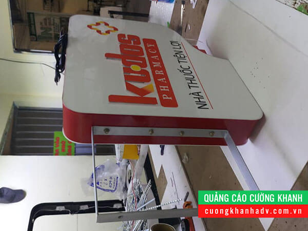 hộp đèn hút nổi