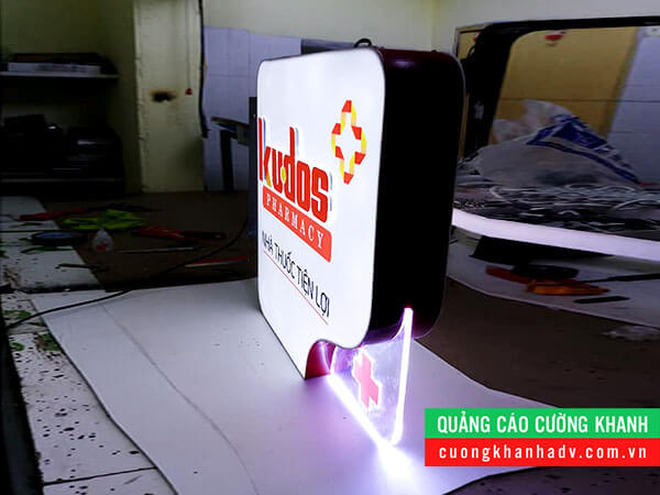 hộp đèn hút nổi