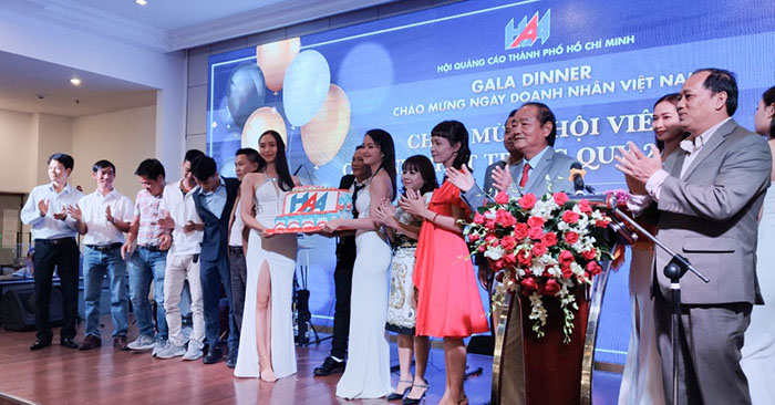 gala dinner haa mừng ngày doanh nhân việt nam 13.10