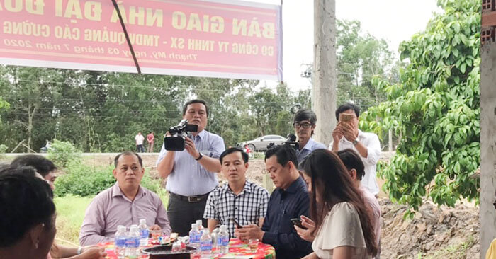 trao tặng nhà đại đoàn kết tại tiền giang