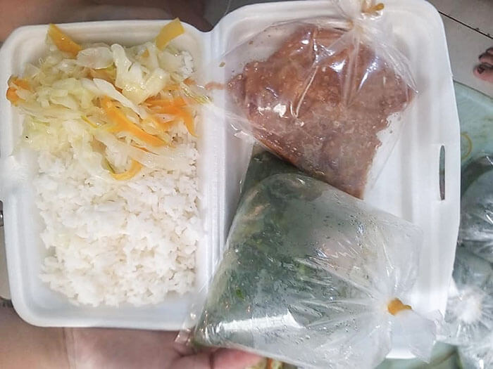 chi đoàn Cường Khanh tặng suất cơm chiến sỹ chống dịch