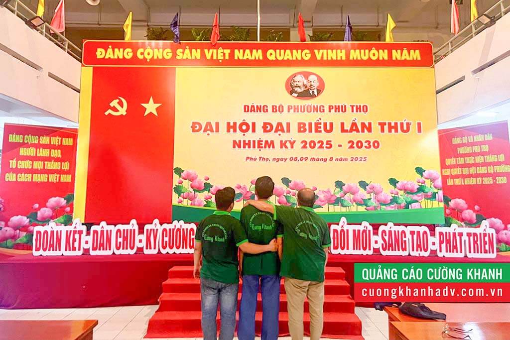 Quá trình thực hiện diễn ra cả ngày lẫn đêm đảm bảo tiến độ cho Đại hội.