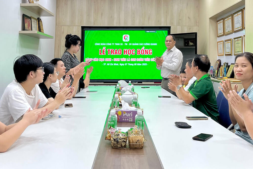 Trao học bổng cho con em đoàn viên Công đoàn