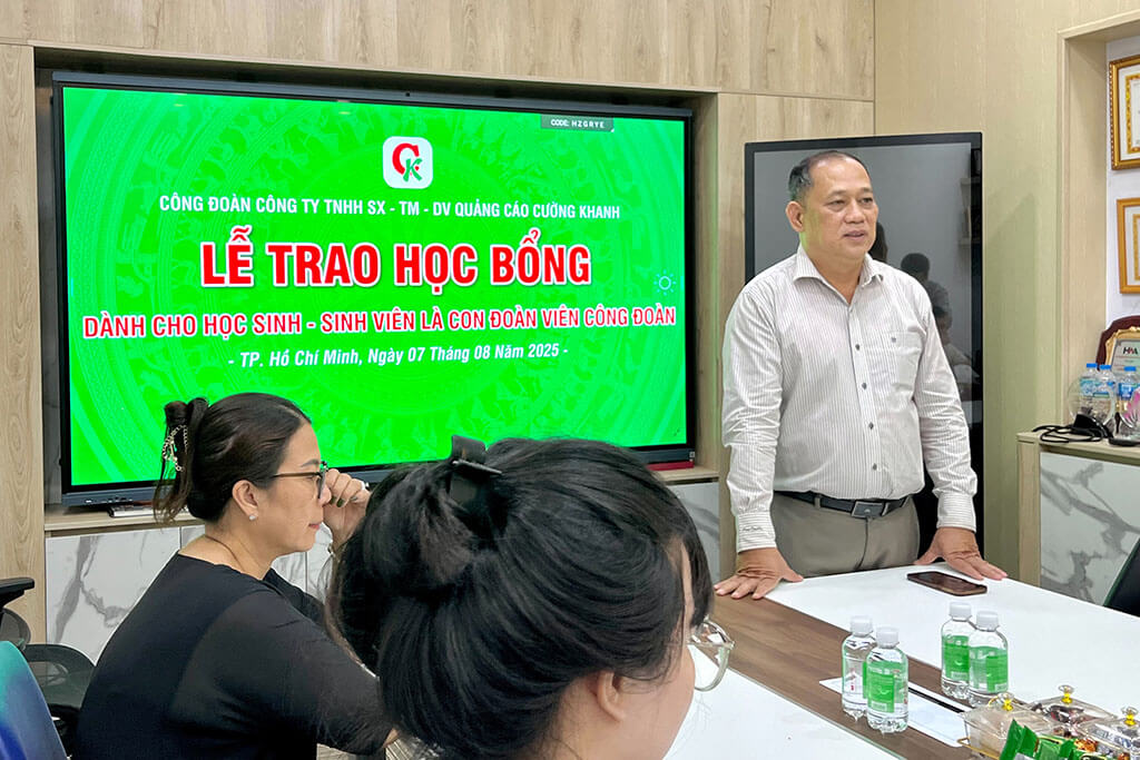 Ông Phạm Ngọc Cường - Giám đốc Công ty Quảng cáo Cường Khanh phát biểu tại buổi lễ.