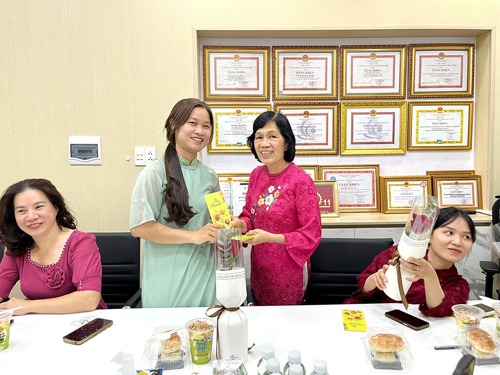 Họp mặt nữ CNCNV nhân dịp Quốc tế Phụ nữ 8.3