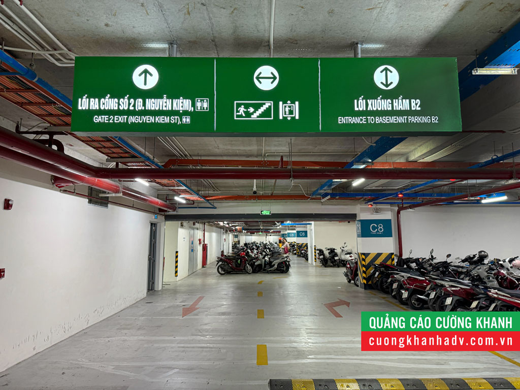 Biển chỉ dẫn hướng đi bãi đậu xe tầng hầm bệnh viện