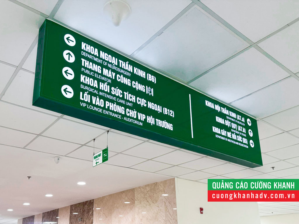 Biển hộp đèn chỉ dẫn bệnh viện treo trần