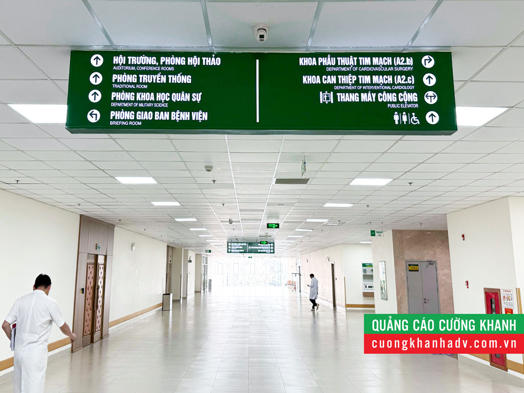 Biển hộp đèn chỉ dẫn hành lang phòng khám