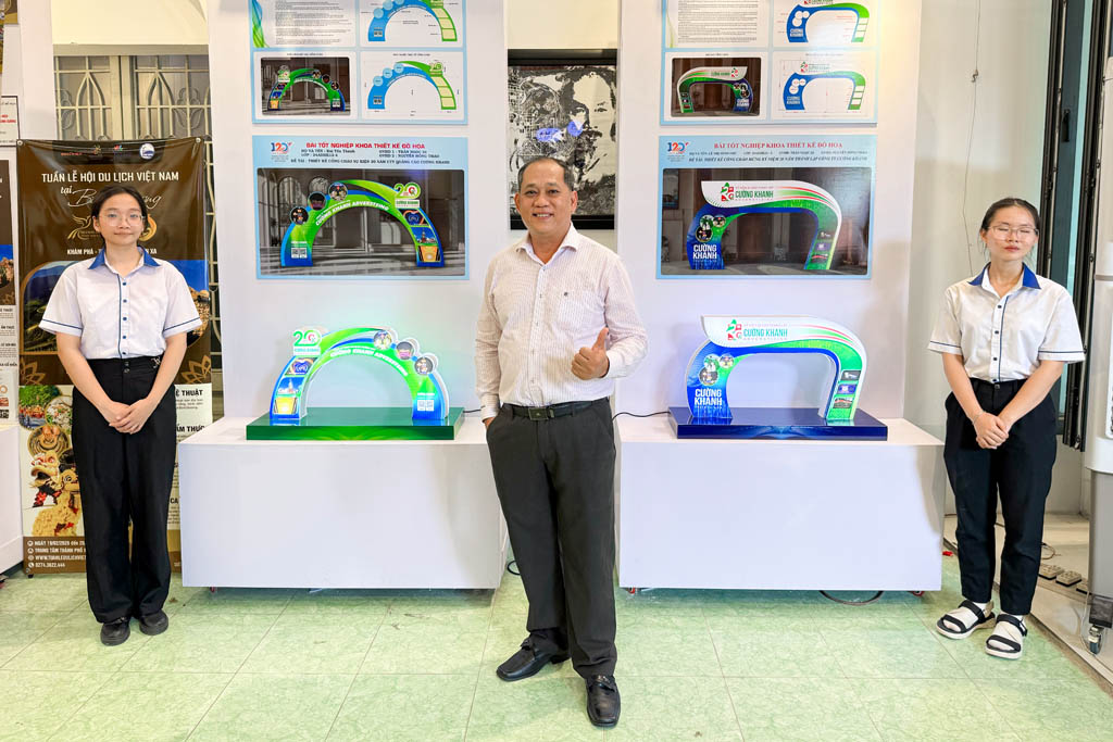 chấm công chào 20 năm